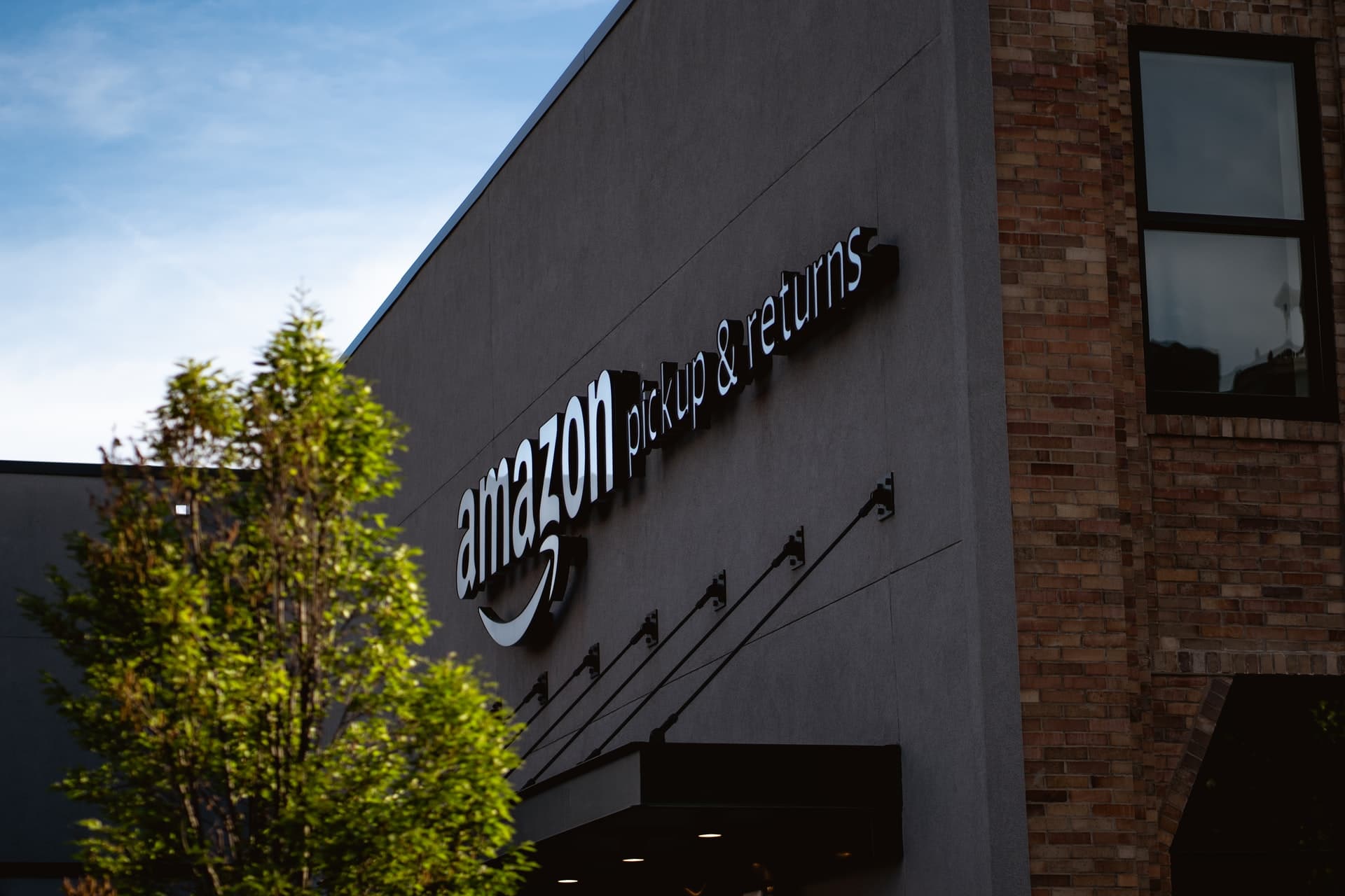 Amazon Staten Island Workers Unionize and Make History